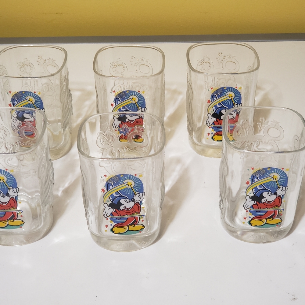 Disney cups - Picture 3 of 6